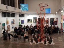 Students meeting with the Professor. Photo by MK.